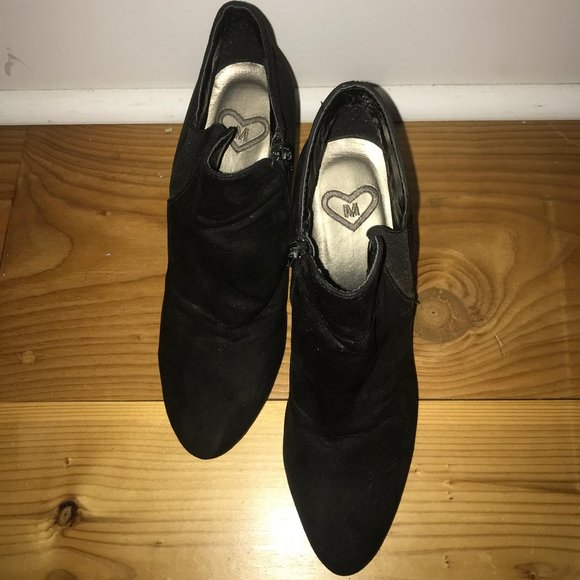 Black heeled booties - Picture 2 of 3